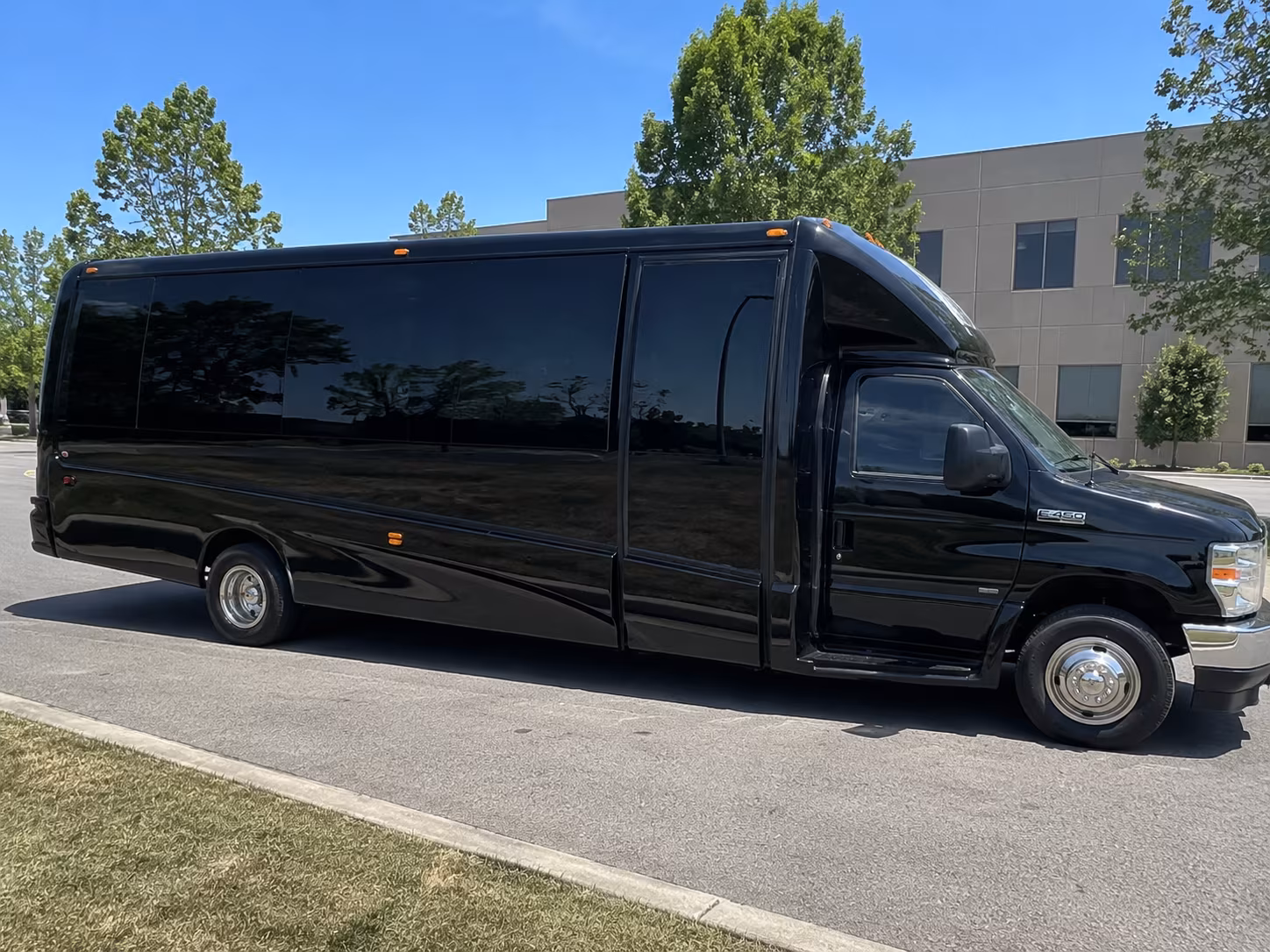 airport transfer buses for aurora wedding guests flying into den