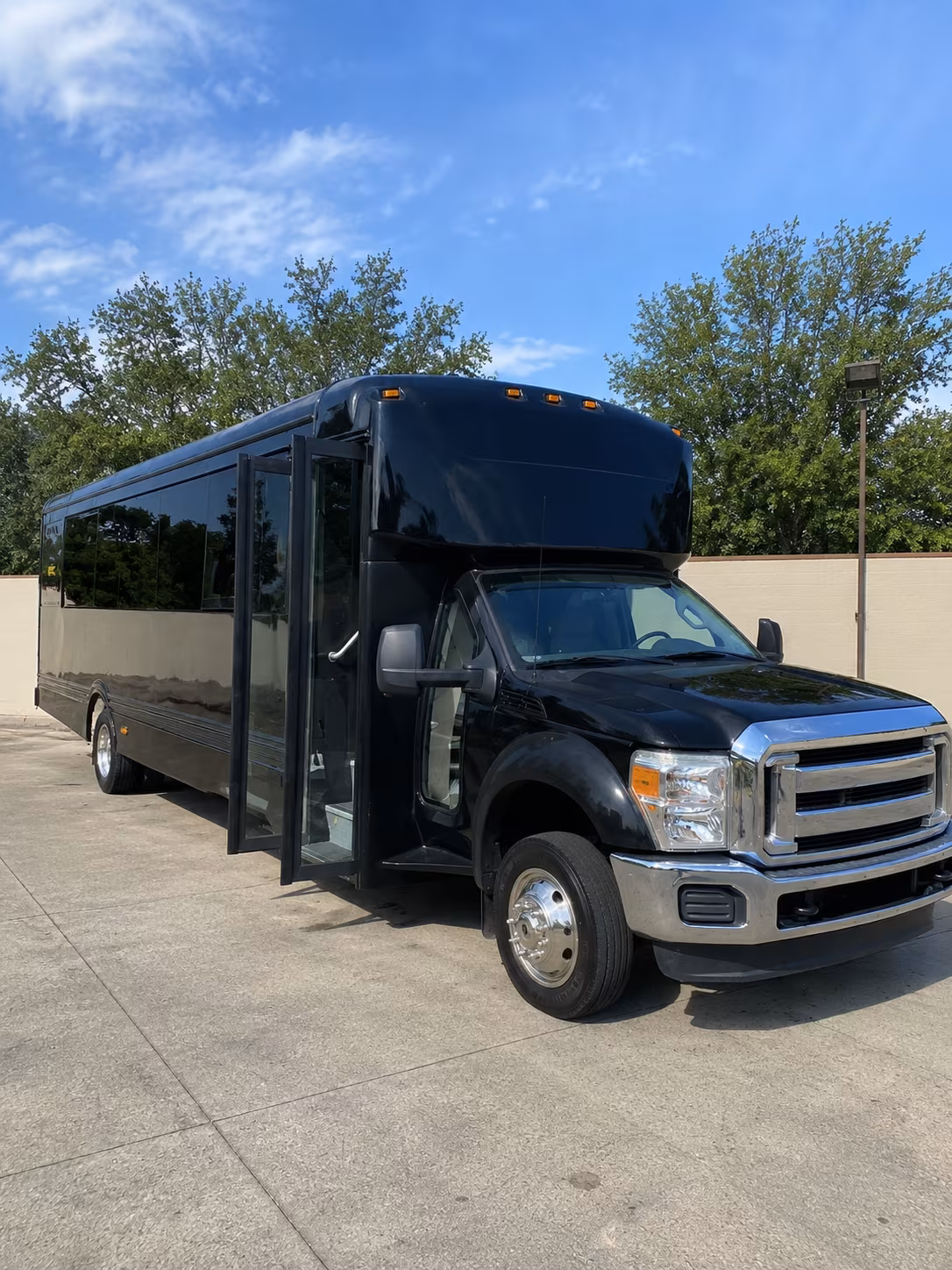 aurora 20 passenger party bus
