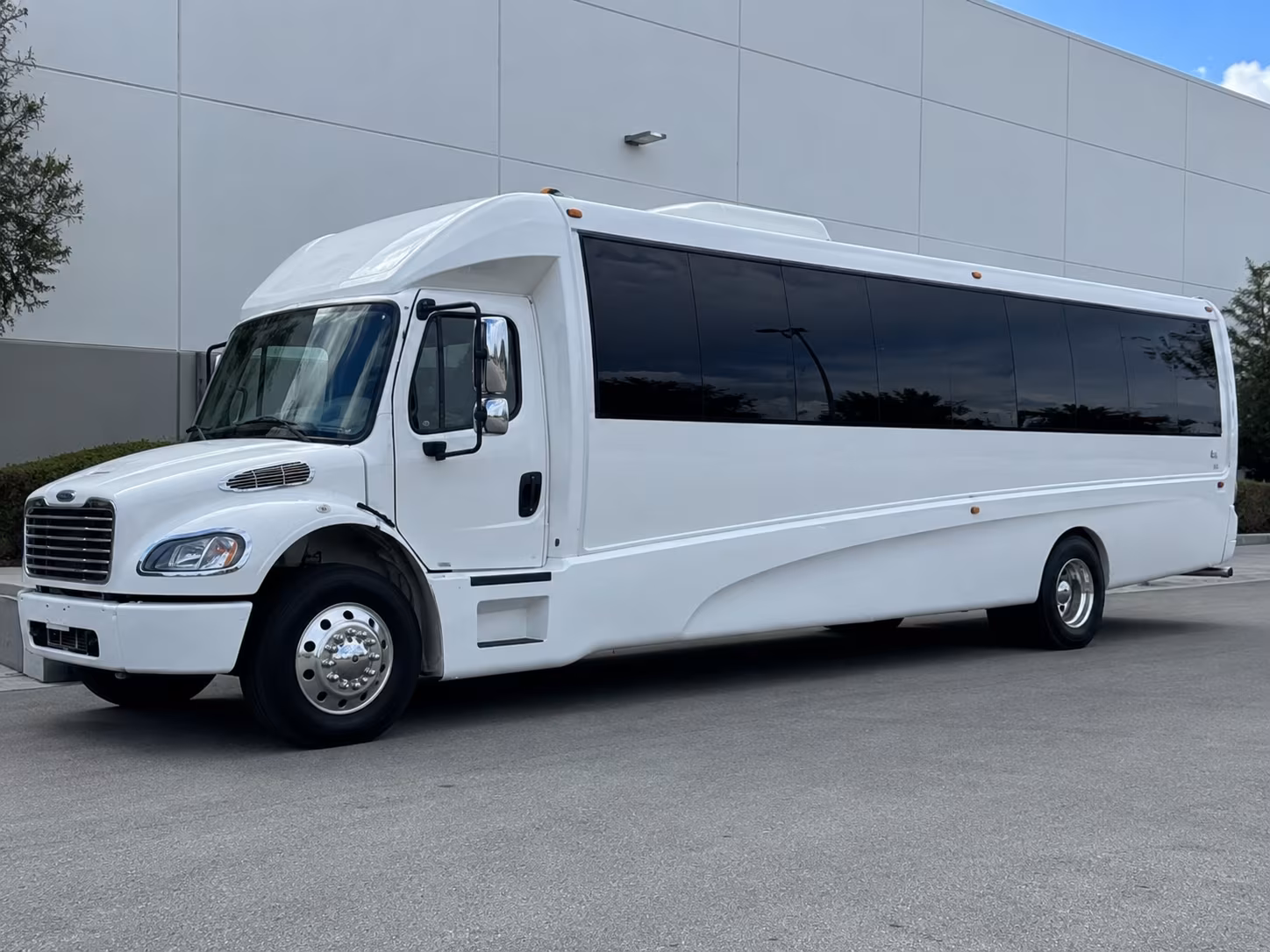 aurora red rocks amphitheatre party bus rental