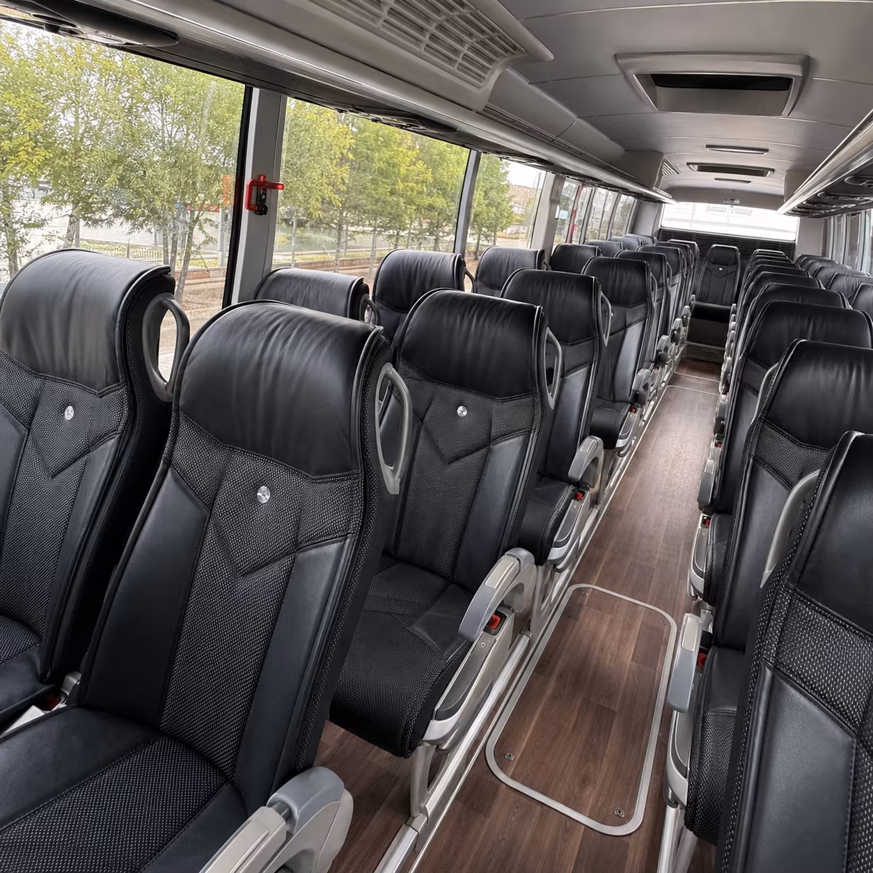 charter buses to red rocks amphitheatre shows from aurora